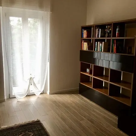 Murari Bra Lounge Apartment