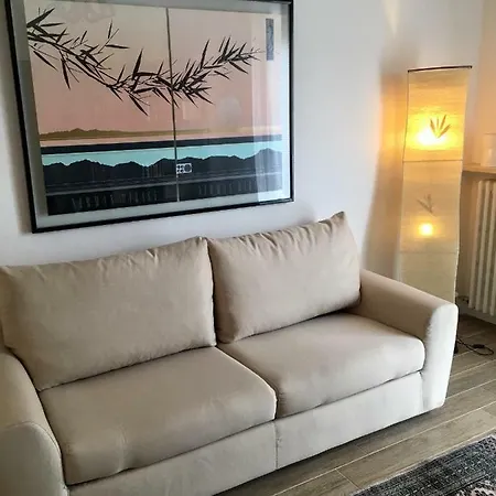 Murari Bra Lounge