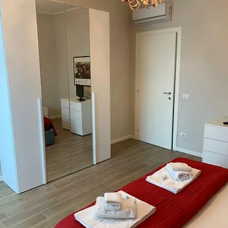 Murari Bra Lounge