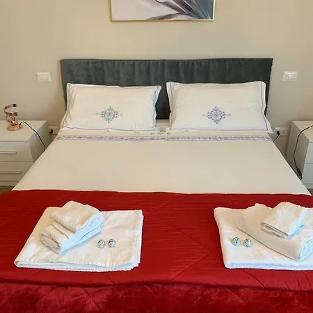Murari Bra Lounge Apartment