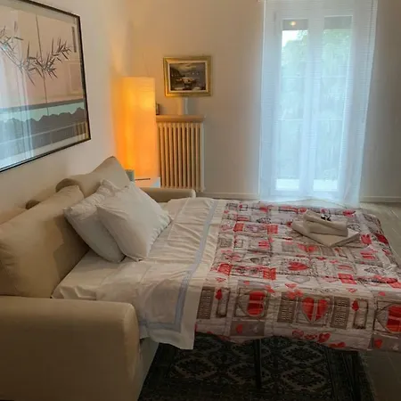 Murari Bra Lounge Apartment